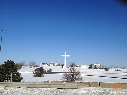 الصليب وسط الثلج في امريكا